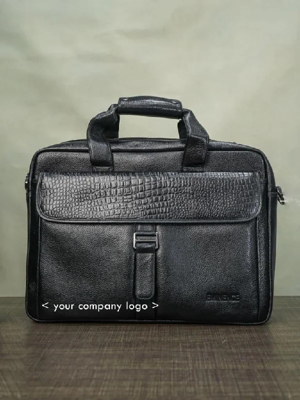 Laptop bag with a ventilation system to prevent overheatingLaptop Bag in Leather with Gold Flap - Black - BCG0008