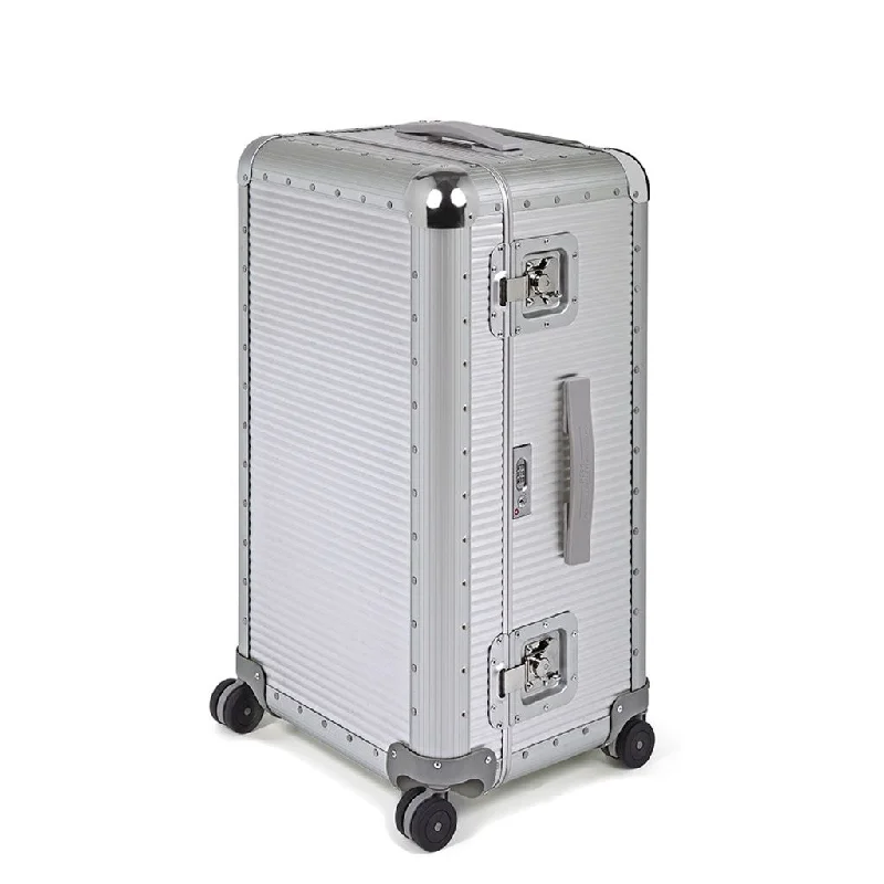 Leather luggage handles for a comfortable and stylish gripFPM Milano Bank S Trunk on Wheels