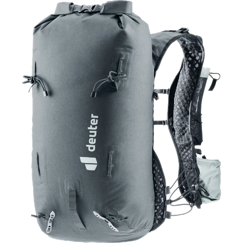 Lightweight nylon duffel travel bag with multiple exterior pockets for quick accessVertrail 16