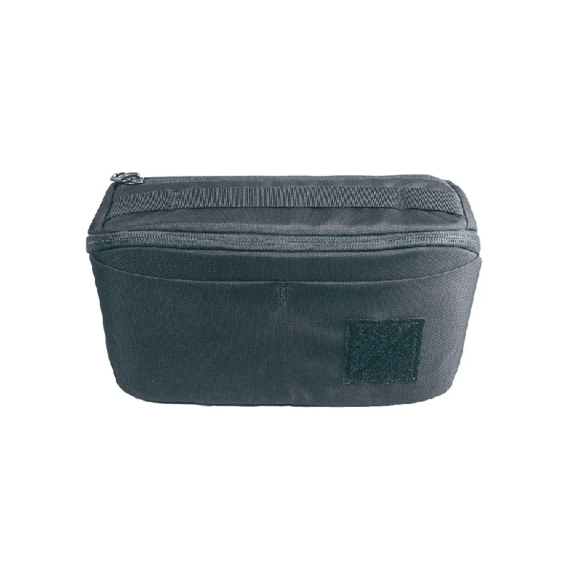 Travel bag with a retractable garment rack for easy unpackingEvergoods Civic Access Pouch 2L